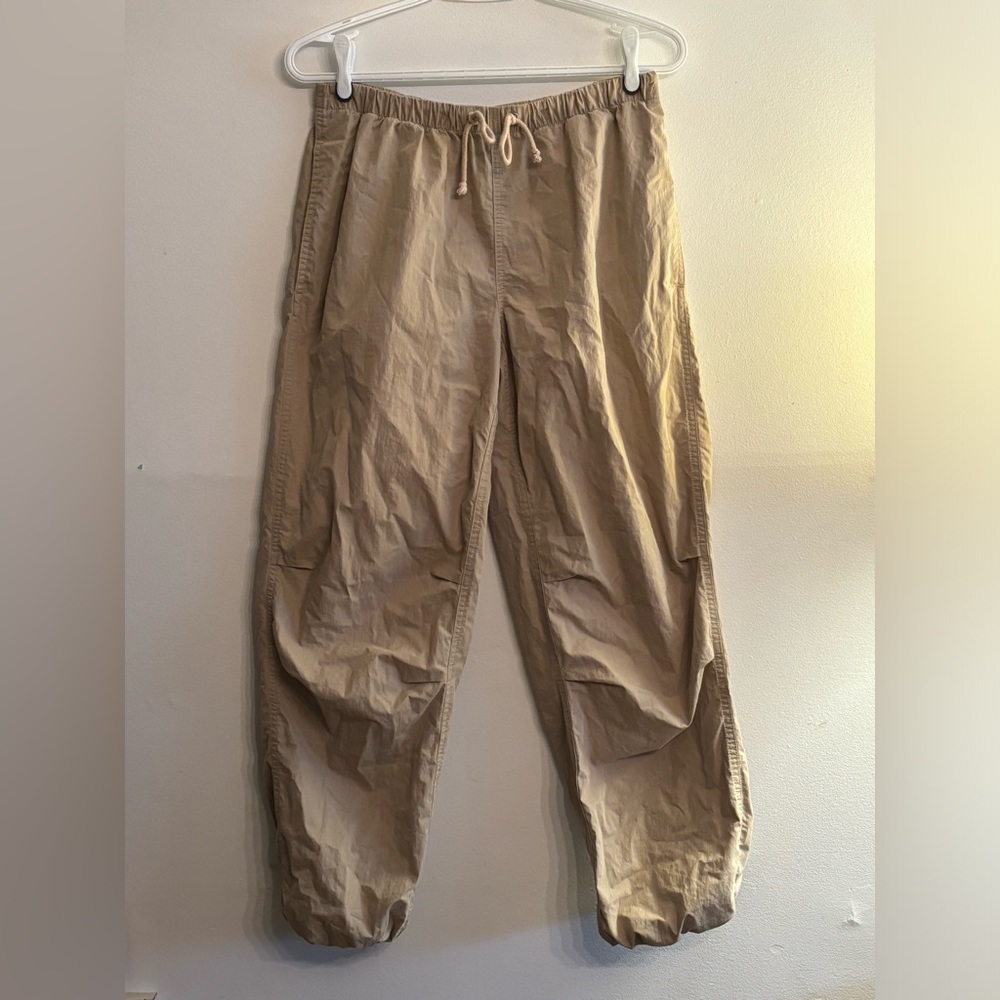 Aritzia TNA deploy parachute pants - S - humus beige - Picture 4 of 12